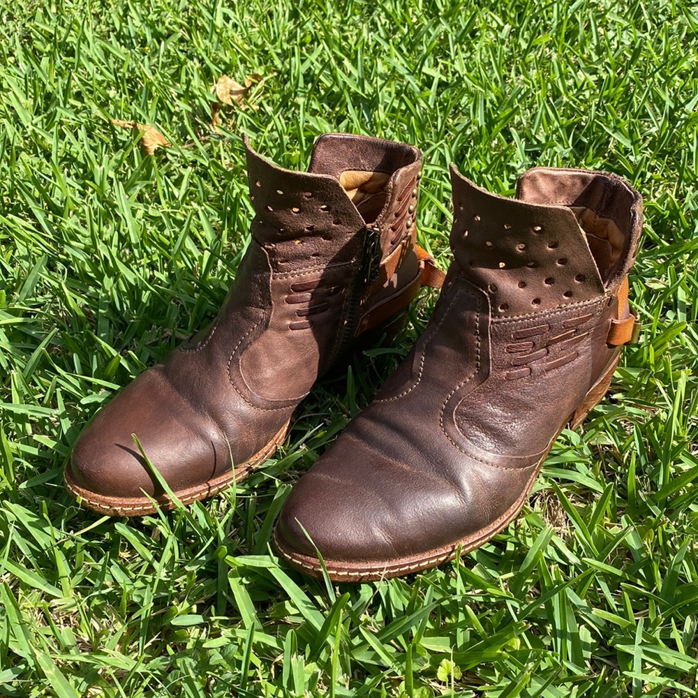 A.S. 98 Mauve and Brown ankle booties sz 37